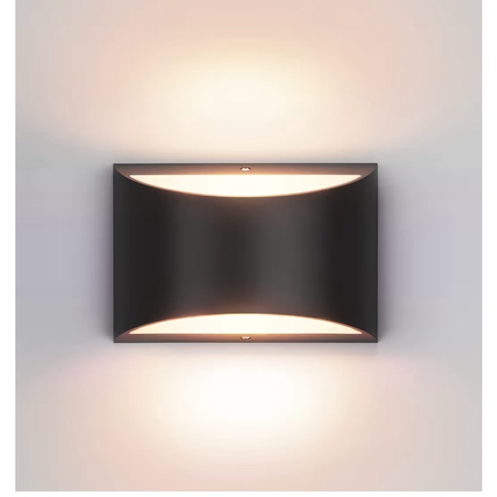 Modern Black Wall Mounted light fixture